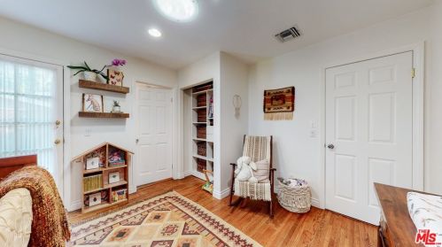 4504 Lennox Ave, Van Nuys CA 91405-4747 exterior