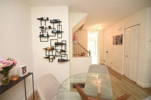 13 Lake Marie Ln, Bedford Hills NY  10507-1231 exterior