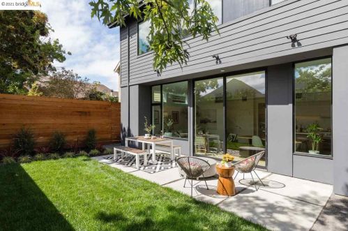 3280 Helen St, Oakland CA  94608-4027 exterior
