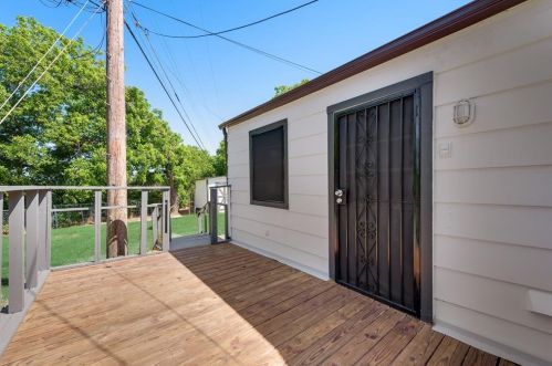 2417 Shropshire St, Fort Worth TX 76105-5238 exterior