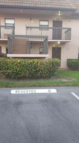 988 104th Ave, Hollywood FL  33026-5903 exterior