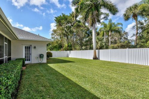 3966 9th Ln, Vero Beach FL  32960-6123 exterior