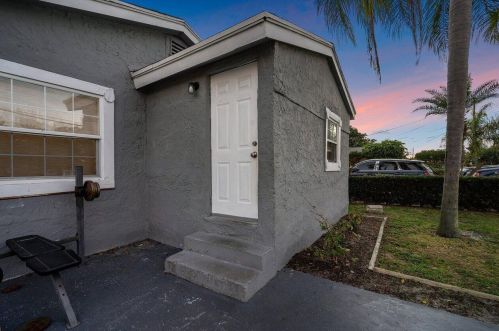 706 1st St, Delray Beach, FL 33444-2522