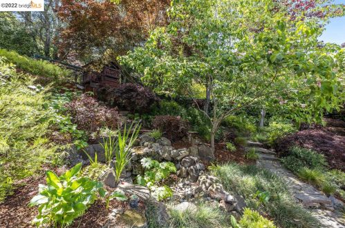 61 Calvert Ct, Oakland CA 94611-3436 exterior