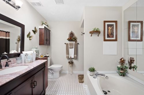 7044 Clubview Dr, Bridgeville PA  15017-1097 exterior