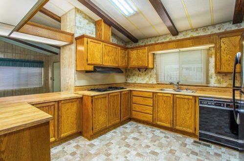 1325 Medallion St, Redlands CA  92374-2666 exterior