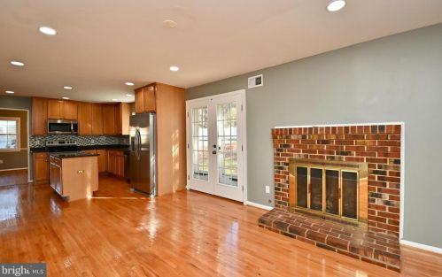 6153 Roxbury Ave, Springfield VA  22152-1625 exterior