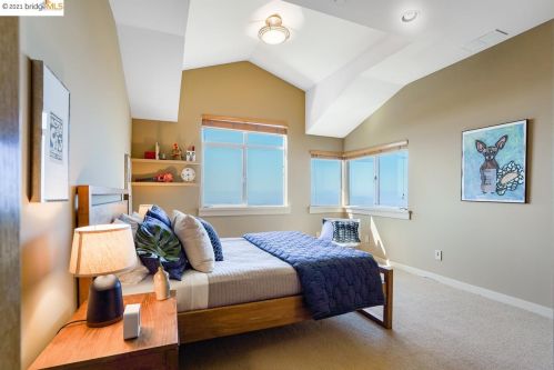 13349 Campus Dr, Oakland CA  94619-3709 exterior