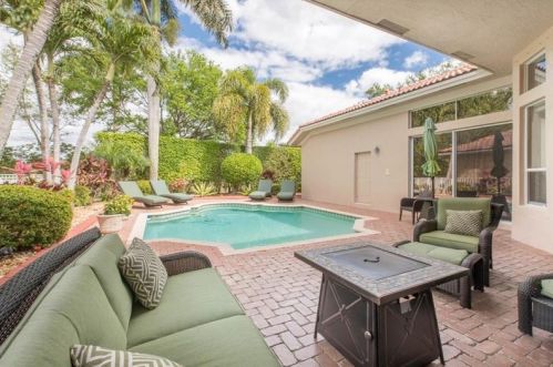 19241 30th St, Hollywood, FL 33029-5806