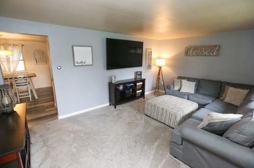 280 Overlook Dr, Beaver Falls, PA 15010-5122