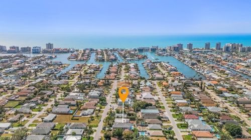555 103rd Ave, Naples FL  34108-3218 exterior