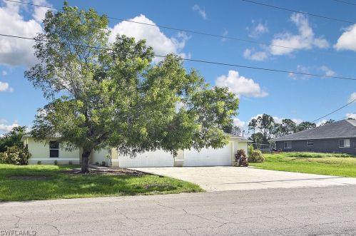 4606 Douglas Ln, Lehigh Acres FL  33973-2077 exterior