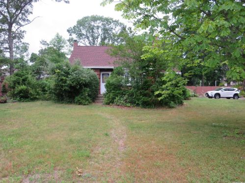 59 Manhattan Blvd, Islip Terrace NY  11752-2300 exterior