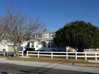 163 8th St, Brigantine City, NJ 08203-2355