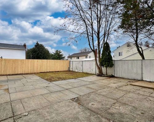 392 Lake Ave, Deer Park NY  11729-3948 exterior