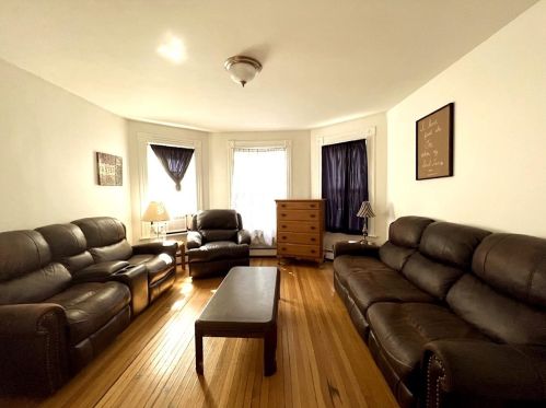 805 Central Ave, Dover, NH 03820-2526