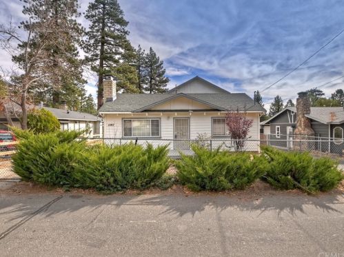 1097 Dumas Ln, Big Bear City, CA 92314-9490
