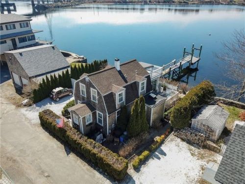 255 Riverside Dr, Tiverton RI  02878-4205 exterior