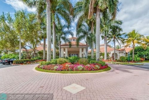 9796 Lemonwood Dr, Boynton Beach FL  33437-5452 exterior