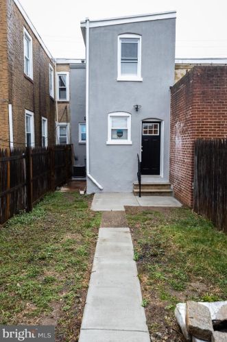 1922 6th St, Wilmington, DE 19805-3008