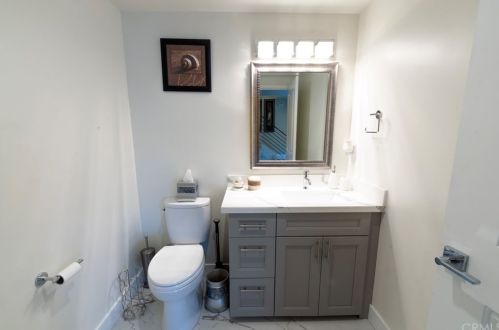 6160 Pacific Coast Hwy, Redondo Beach CA  90277-5907 exterior