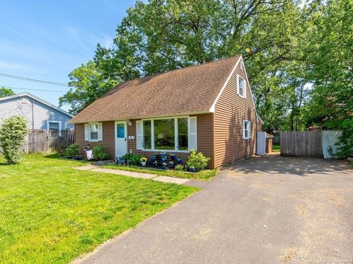 8 Birch Tree Rd, Plainville, CT 06062-1302