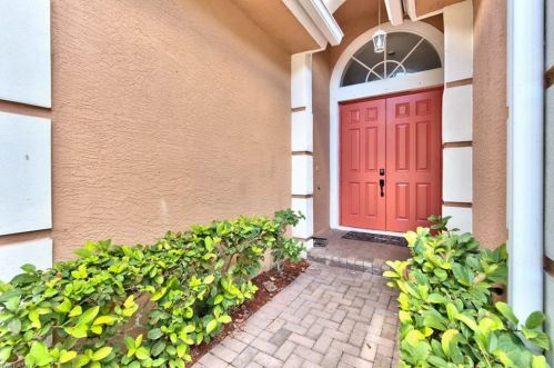 1665 Birdie Dr, Naples, FL 34120-0539