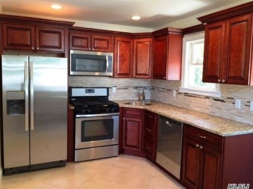 39 Virginia Ave, Hicksville, NY 11803-3517