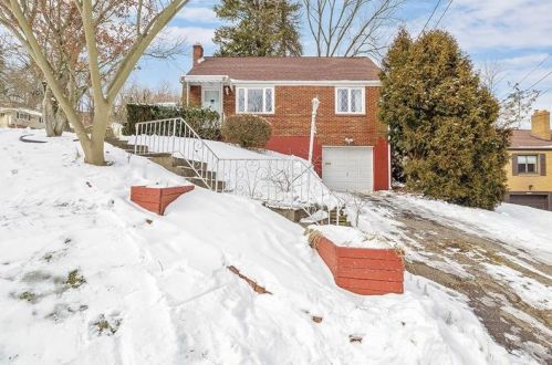 2226 Hemlock Dr, Mckeesport, PA 15131-1910