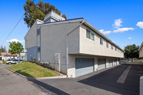 2107 Derek Dr, Fullerton, CA 92831-1409