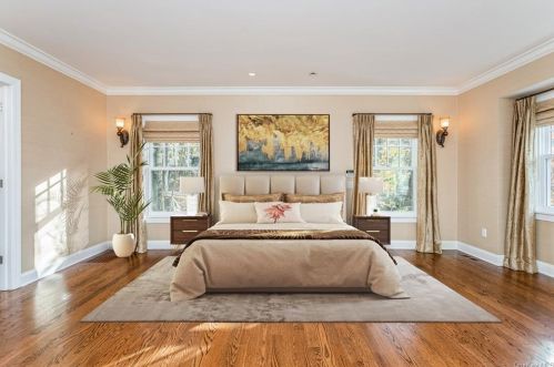 215 Locust Rd, Pleasantville NY  10570-3723 exterior