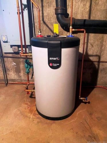 90 Pineridge Dr, Waterbury CT  06716-3134 exterior