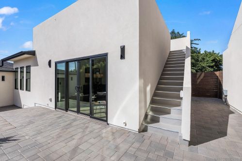 1855 Frankfort St, San Diego CA  92110-3514 exterior