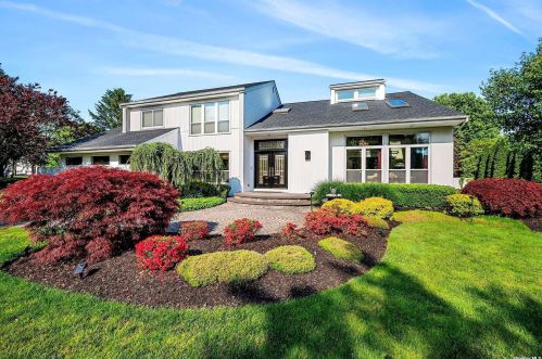 22 Tollgate Dr, Elwood, NY 11731-5425