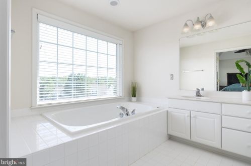 15055 Clementine Way, Haymarket VA  20169-3319 exterior