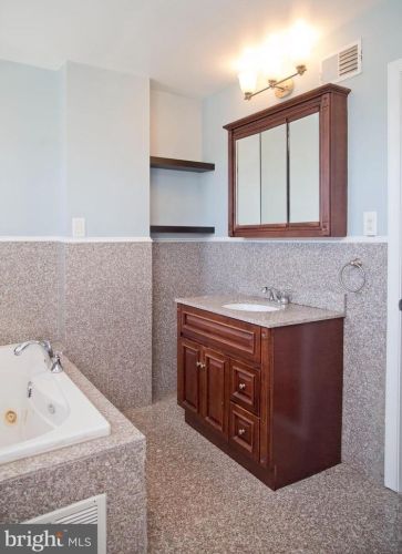 726 24 St, Philadelphia PA 19146-2540 exterior