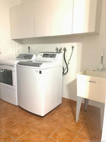 18010 11th Ct, Hollywood FL  33029-4408 exterior