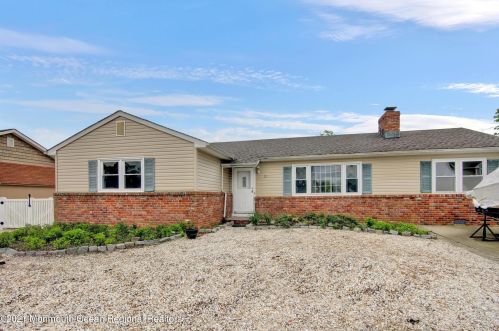 29 Longpoint Dr, Bricktown NJ  08723-7513 exterior