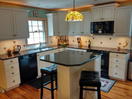 1000 Whispering Pines Dr, Kernersville, NC 27284-9259