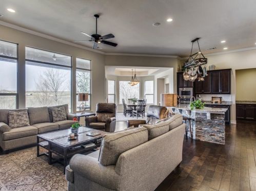 9624 Crestview Dr, Denton TX  76207-6771 exterior