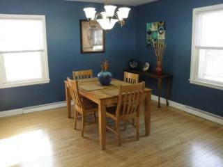 1225 Bel Ayr Dr, Waukesha, WI 53188-2929