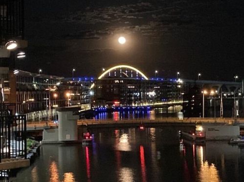 102 Water St, Milwaukee WI 53202-6054 exterior