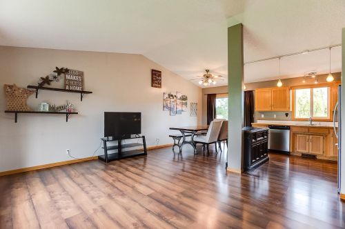 6406 258th St, Columbus, MN 55092