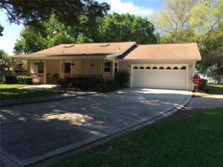 911 Tangled Oaks Dr, Sarasota, FL 34232-1842