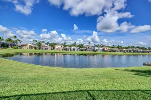 948 Lake Berkley Dr, Kissimmee, FL 34746-6121