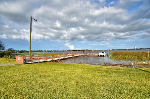 333 Lake Howard Dr, Winter Haven FL  33880-2305 exterior