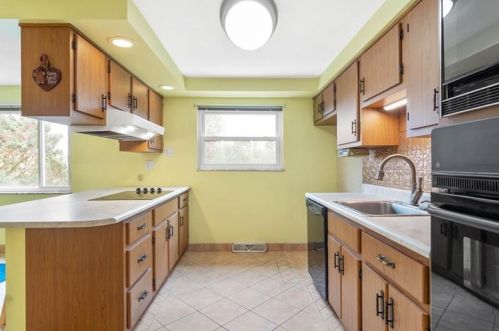 932 Holly Lynne Dr, Pittsburgh, PA 15236-3437
