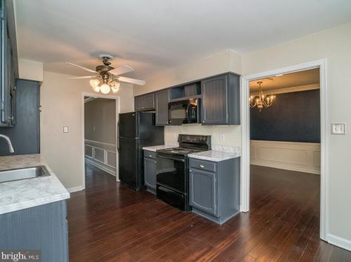 2836 Flagmaker Dr, Falls Church VA  22042-2203 exterior