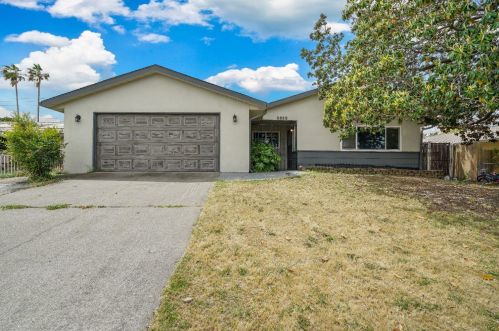 5825 Larry Way, North Highlands, CA 95660-4414