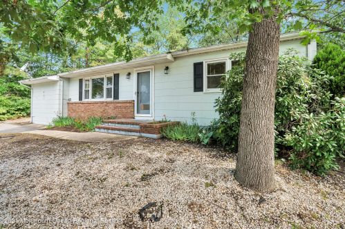 12 1st St, Lacey Township, NJ 08734-2801